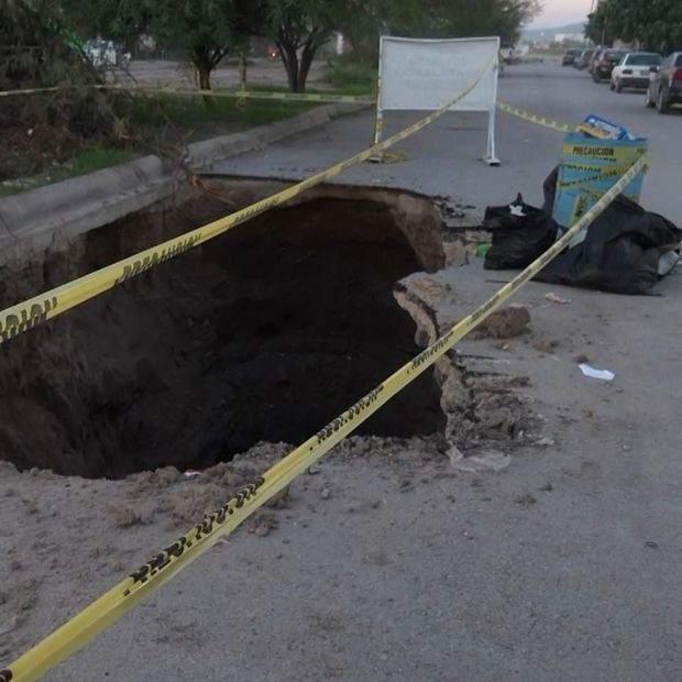 Denuncian Socavones en Bulevar Las Torres en Gómez Palacio, Durango